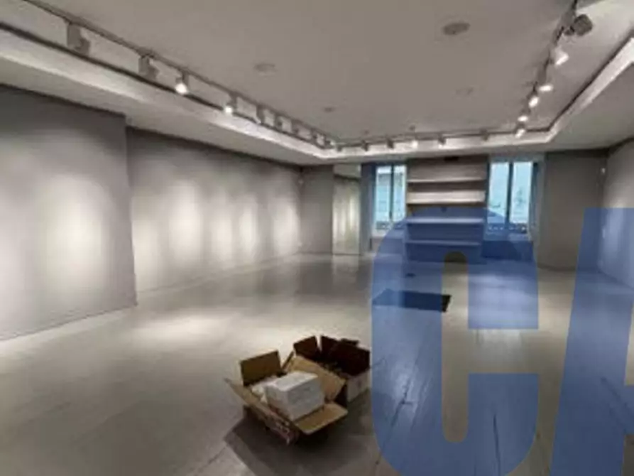 Immagine 1 di Attività commerciale in affitto  in VIA BAGUTTA a Milano