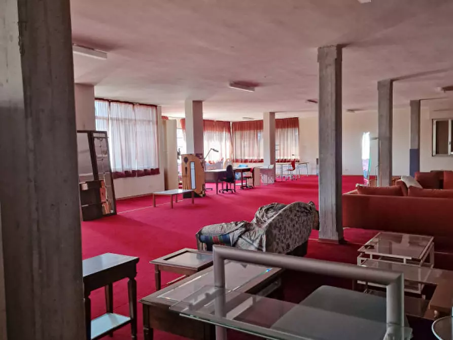 Immagine 40 di Palazzo in vendita  a Torrita Di Siena