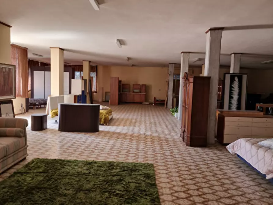 Immagine 53 di Palazzo in vendita  a Torrita Di Siena