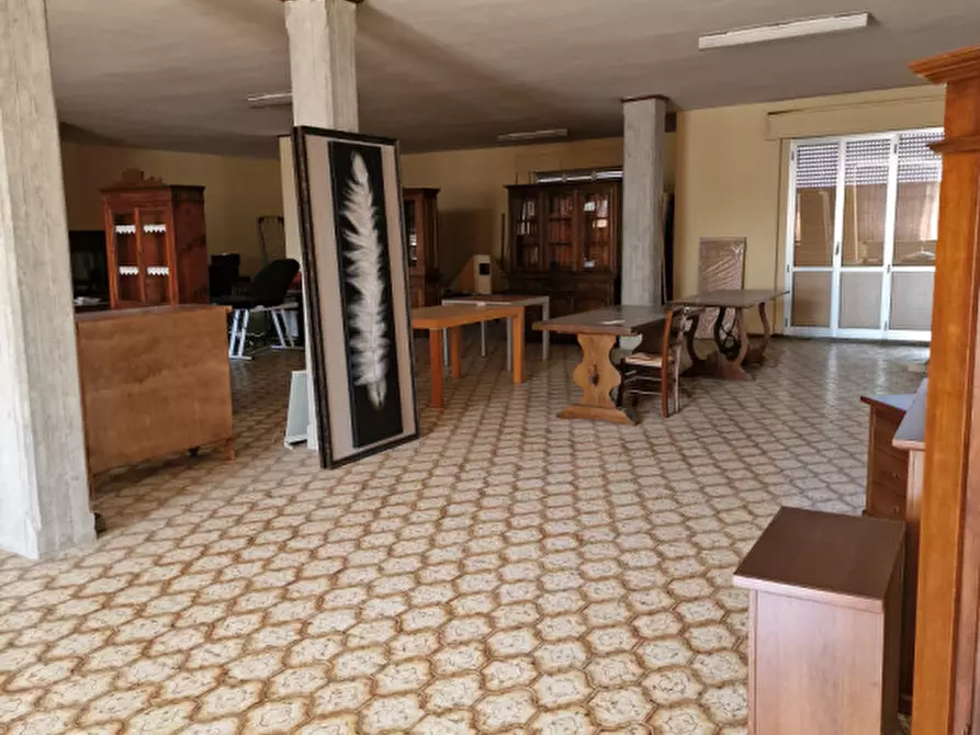 Immagine 57 di Palazzo in vendita  a Torrita Di Siena