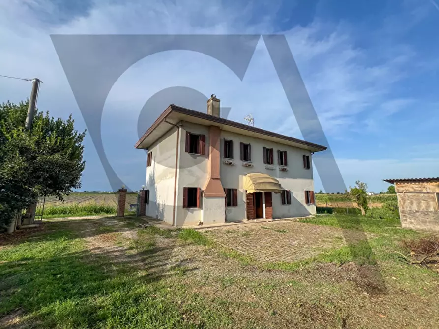 Immagine 2 di Casa indipendente in vendita  in Via Giuseppe Giusti a Correzzola