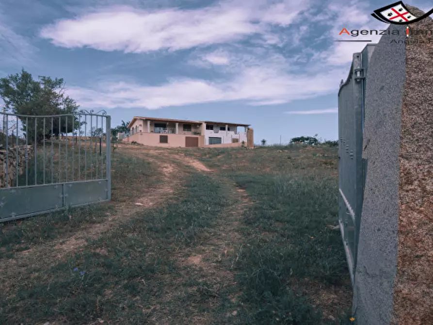 Immagine 2 di Casa bifamiliare in vendita  a Siniscola