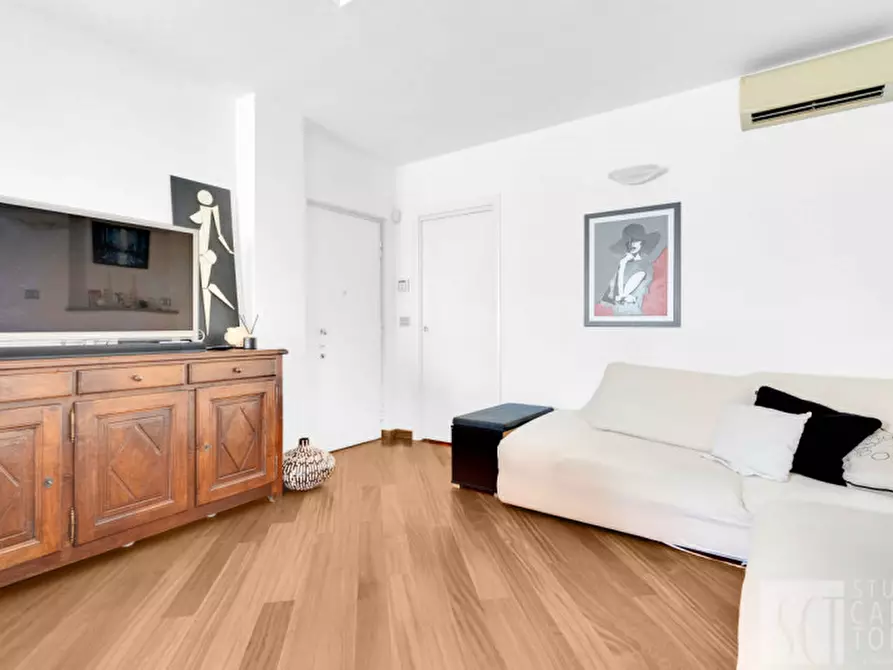 Immagine 2 di Appartamento in affitto  in Alzaia Naviglio Pavese, 8 a Milano