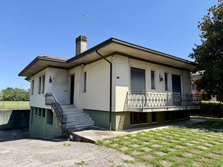 Immagine 1 di Casa indipendente in vendita  in Via San Pio X 34/a a Castelfranco Veneto
