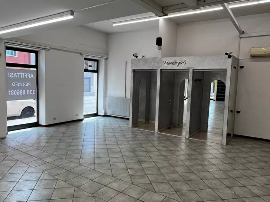 Immagine 1 di Negozio in affitto  a Lonigo