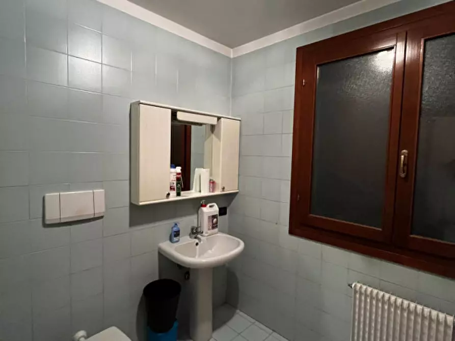 Immagine 5 di Negozio in affitto  a Lonigo