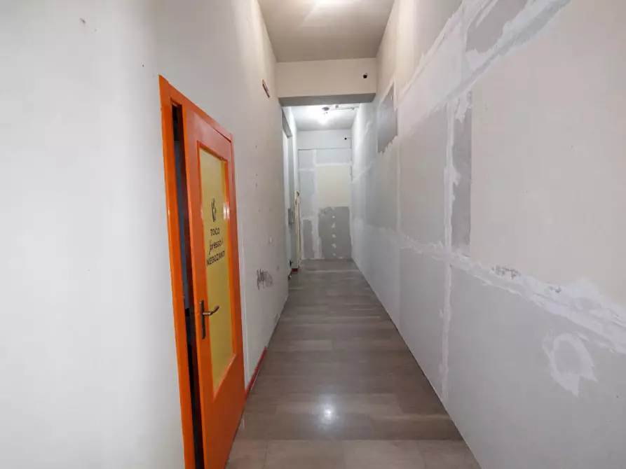 Immagine 4 di Negozio in affitto  a Reggio Di Calabria