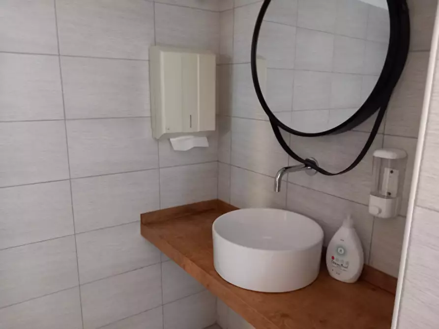 Immagine 10 di Attività commerciale in vendita  in Villanova a Ostuni