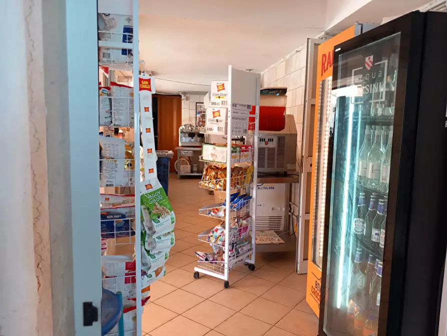 Immagine 14 di Attività commerciale in vendita  in Villanova a Ostuni