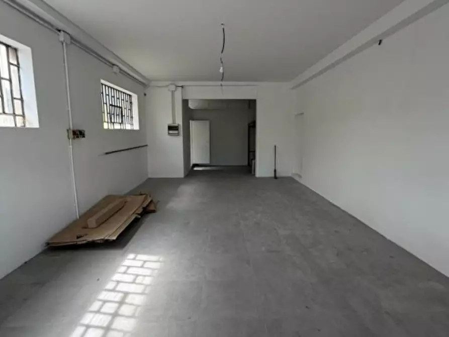 Immagine 2 di Negozio in vendita  in Via Vigonovese a Padova