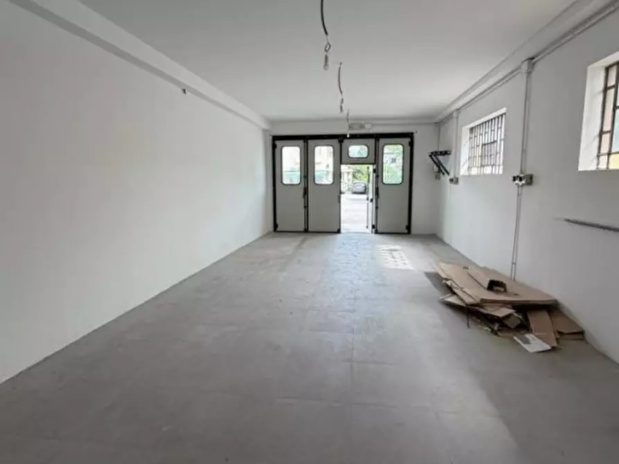 Immagine 5 di Negozio in vendita  in Via Vigonovese a Padova