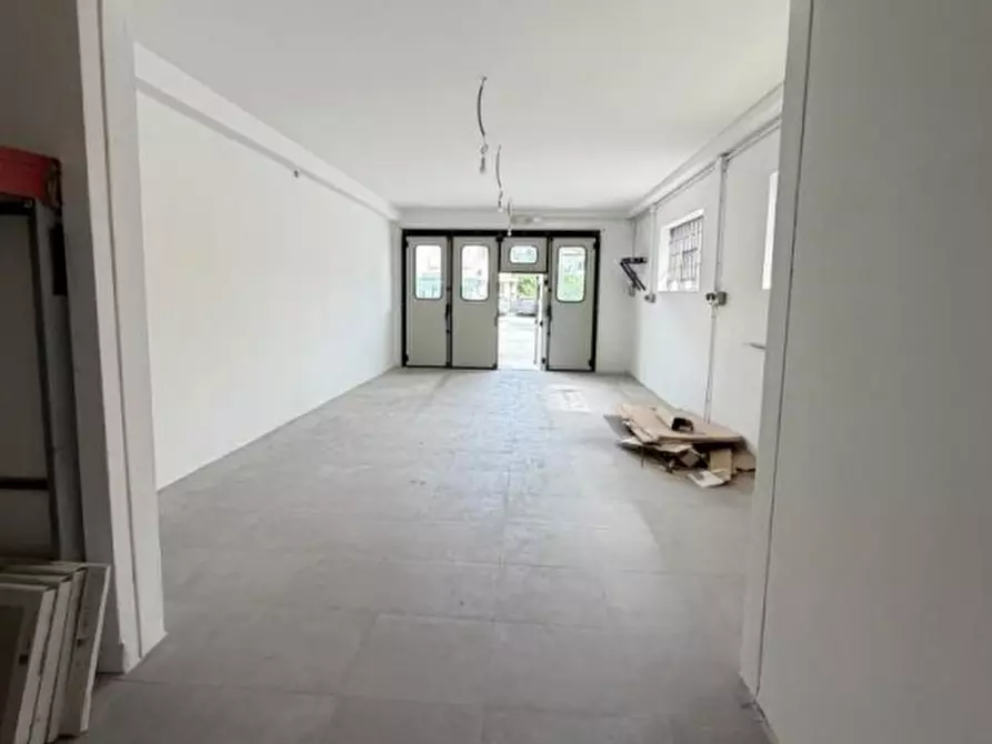 Immagine 6 di Negozio in vendita  in Via Vigonovese a Padova