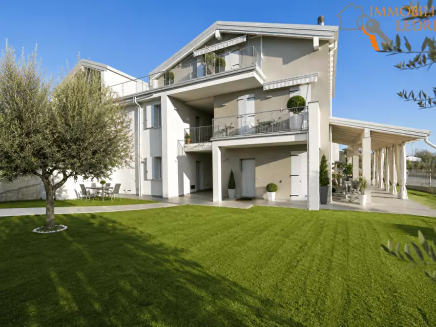 Immagine 1 di Villa in vendita  in Via Raimondo Vianello a Peschiera Del Garda