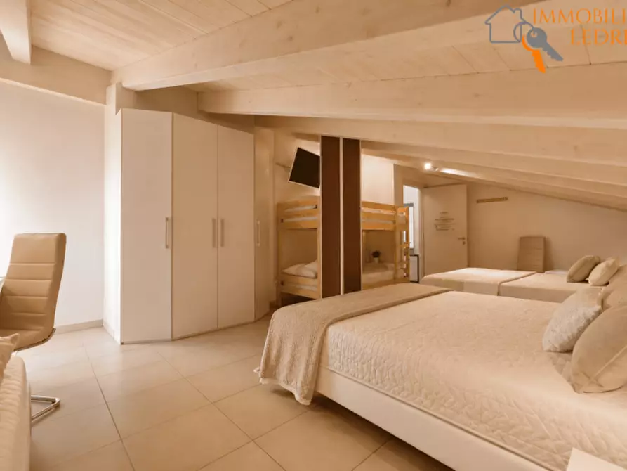 Immagine 9 di Villa in vendita  in Via Raimondo Vianello a Peschiera Del Garda