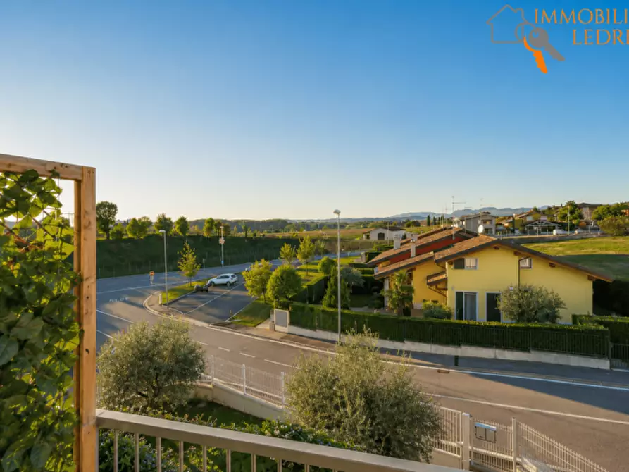 Immagine 10 di Villa in vendita  in Via Raimondo Vianello a Peschiera Del Garda