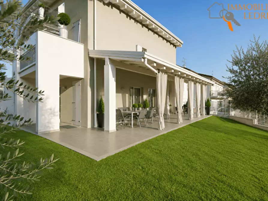 Immagine 21 di Villa in vendita  in Via Raimondo Vianello a Peschiera Del Garda