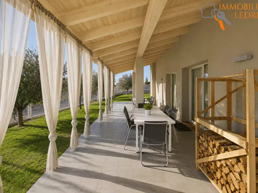 Immagine 23 di Villa in vendita  in Via Raimondo Vianello a Peschiera Del Garda