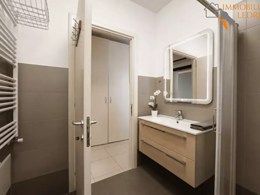 Immagine 28 di Villa in vendita  in Via Raimondo Vianello a Peschiera Del Garda