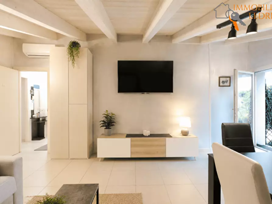 Immagine 29 di Villa in vendita  in Via Raimondo Vianello a Peschiera Del Garda