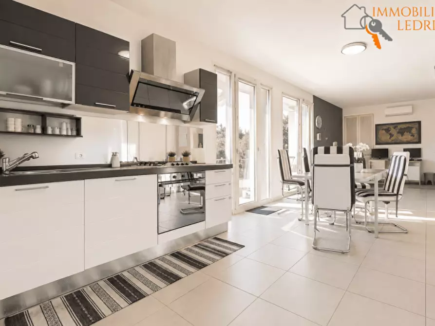 Immagine 43 di Villa in vendita  in Via Raimondo Vianello a Peschiera Del Garda