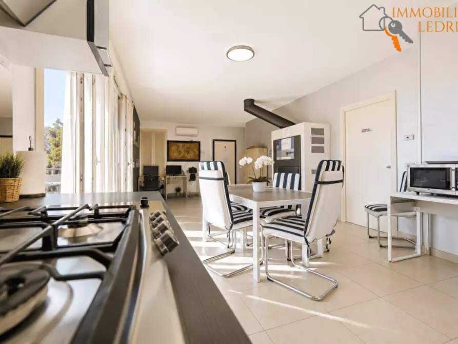 Immagine 44 di Villa in vendita  in Via Raimondo Vianello a Peschiera Del Garda