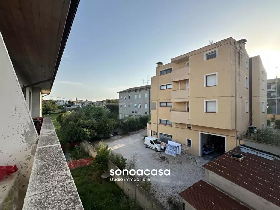 Immagine 17 di Appartamento in vendita  in Via Bacchiocchi, 15 a San Costanzo
