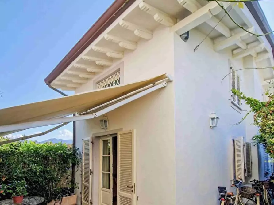 Immagine 1 di Casa indipendente in vendita  in Via Carducci, 37 a Forte Dei Marmi