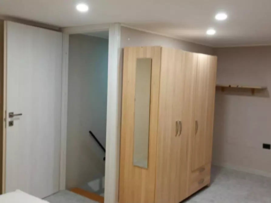 Immagine 13 di Appartamento in affitto  in via priorato a Napoli