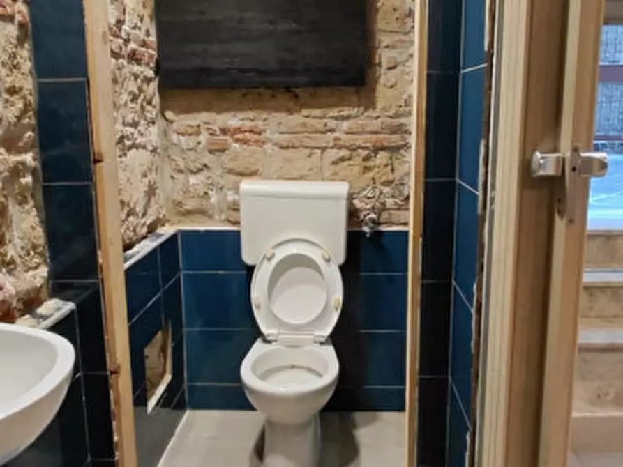 Immagine 3 di Attività commerciale in affitto  in Via nicotera 43 a Napoli