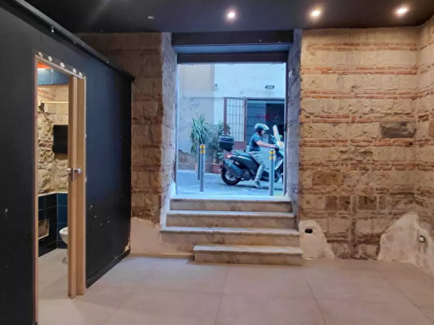 Immagine 5 di Attività commerciale in affitto  in Via nicotera 43 a Napoli