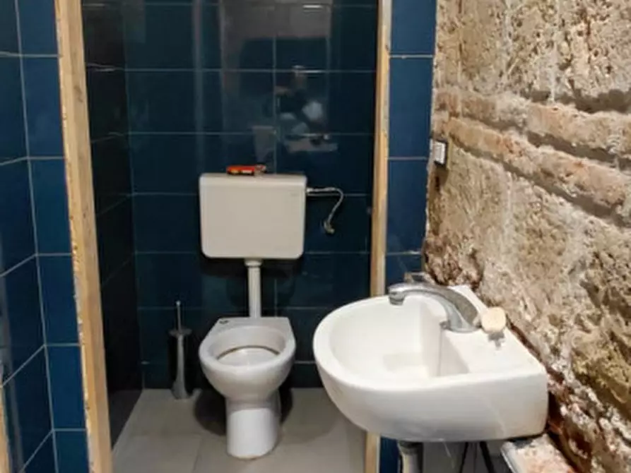 Immagine 7 di Attività commerciale in affitto  in Via nicotera 43 a Napoli