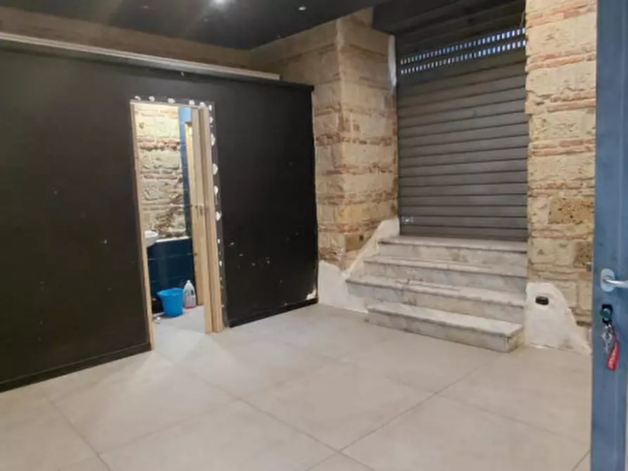 Immagine 8 di Attività commerciale in affitto  in Via nicotera 43 a Napoli