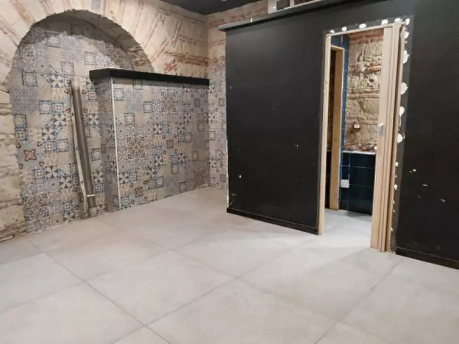 Immagine 9 di Attività commerciale in affitto  in Via nicotera 43 a Napoli