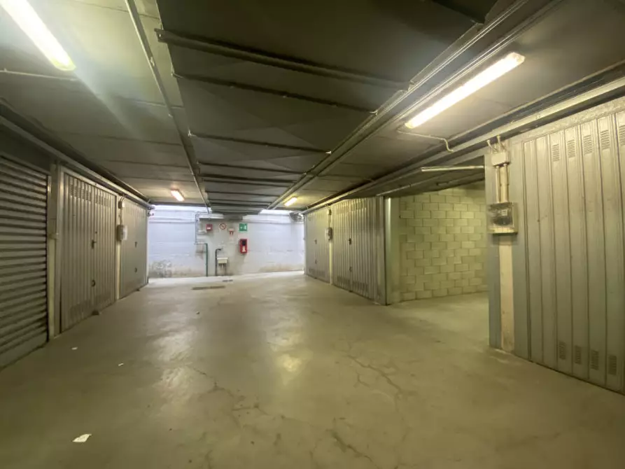 Immagine 2 di Garage in affitto  in Via Matteo Bartoli 19/a a Torino