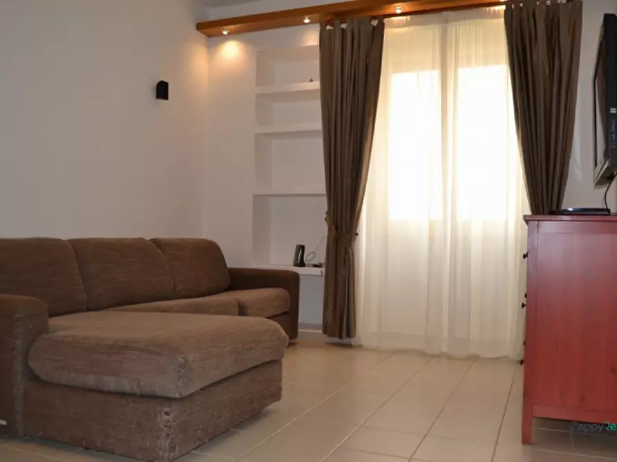 Immagine 1 di Appartamento in affitto  in Via Rosa Raimondi Garibaldi, 119 a Roma