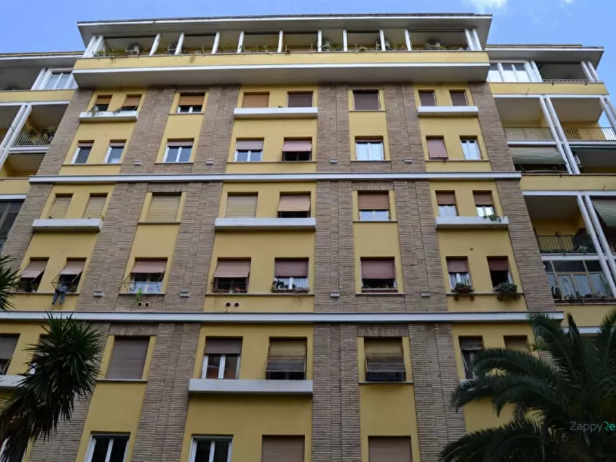 Immagine 13 di Appartamento in affitto  in Via Rosa Raimondi Garibaldi, 119 a Roma