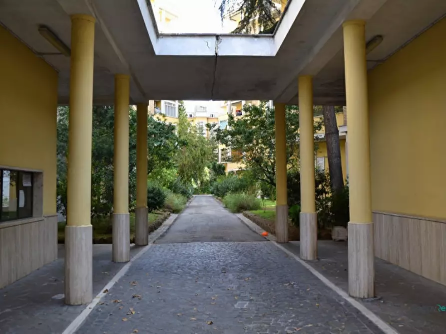 Immagine 14 di Appartamento in affitto  in Via Rosa Raimondi Garibaldi, 119 a Roma