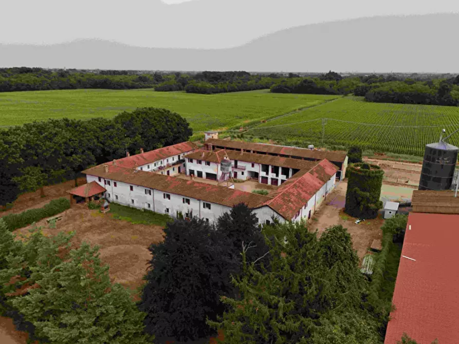 Immagine 1 di Villa in vendita  in Via Turbighina, 1 a Castano Primo