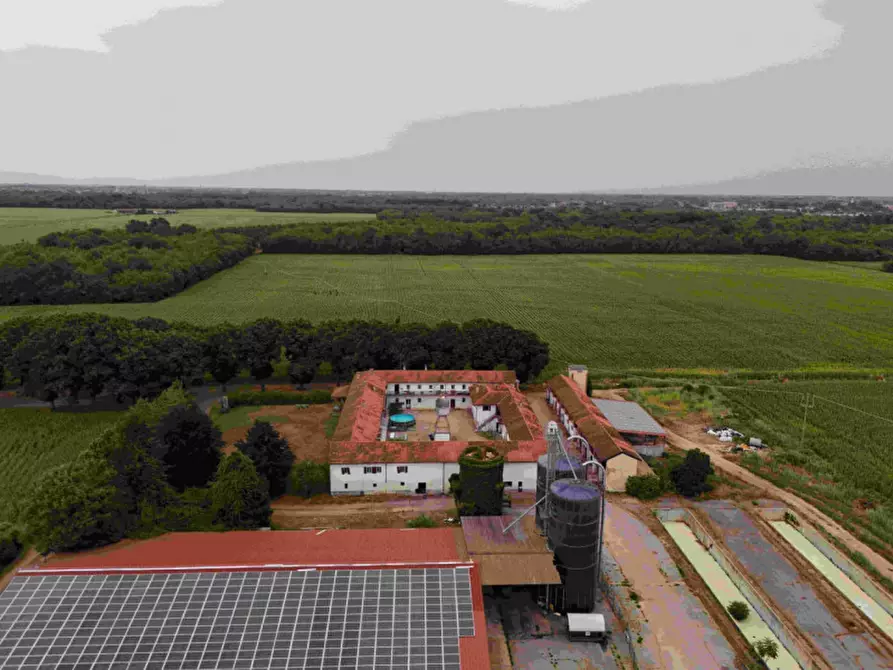 Immagine 4 di Villa in vendita  in Via Turbighina, 1 a Castano Primo