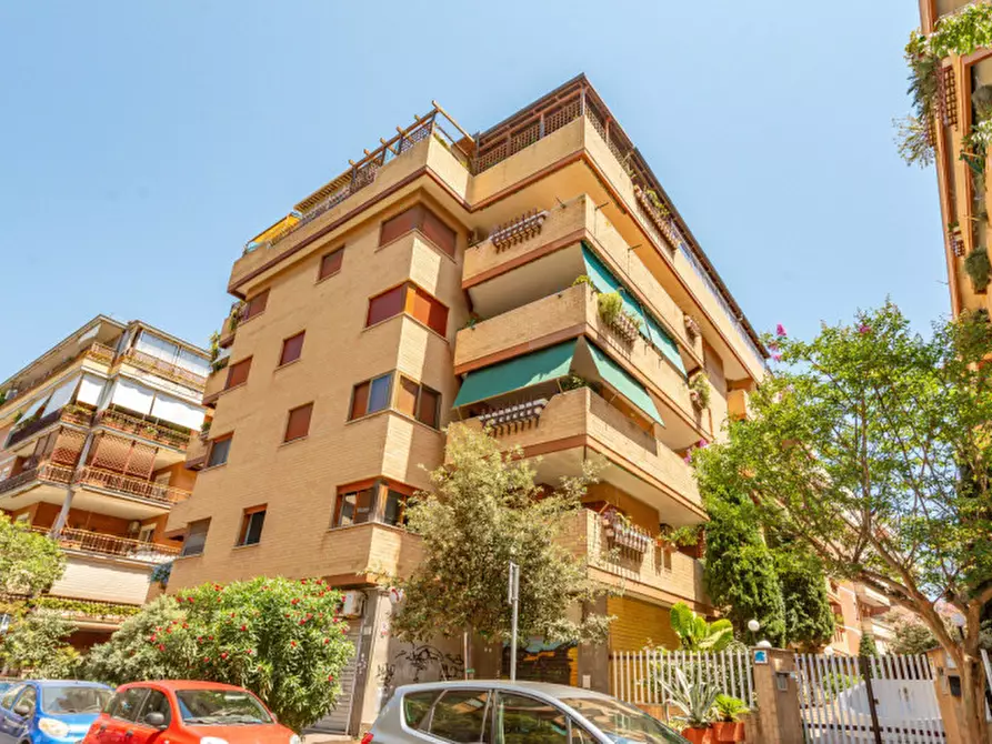 Immagine 1 di Appartamento in vendita  in Via delle Baleari 225 a Roma