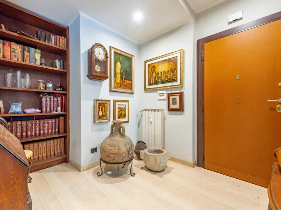 Immagine 2 di Appartamento in vendita  in Via delle Baleari 225 a Roma