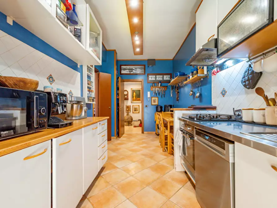 Immagine 13 di Appartamento in vendita  in Via delle Baleari 225 a Roma