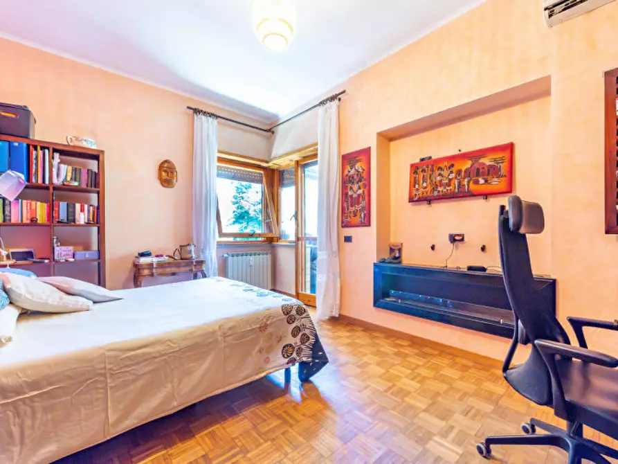 Immagine 15 di Appartamento in vendita  in Via delle Baleari 225 a Roma