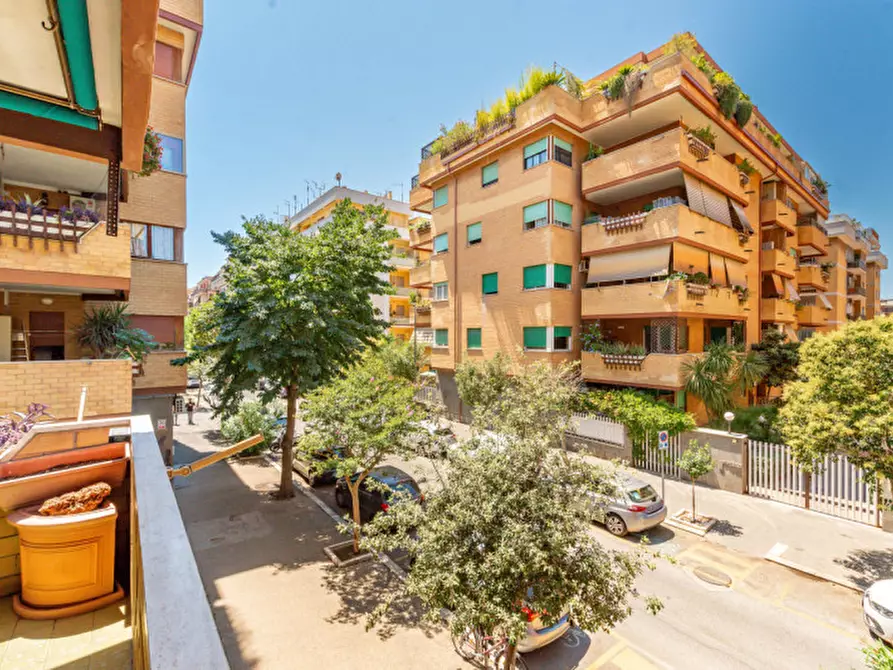 Immagine 33 di Appartamento in vendita  in Via delle Baleari 225 a Roma