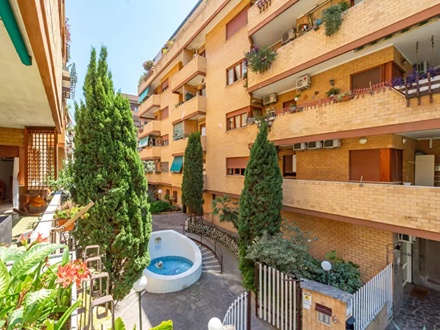 Immagine 35 di Appartamento in vendita  in Via delle Baleari 225 a Roma