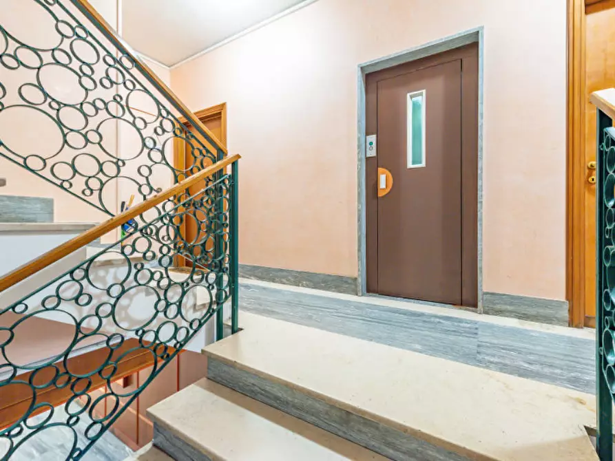 Immagine 38 di Appartamento in vendita  in Via delle Baleari 225 a Roma