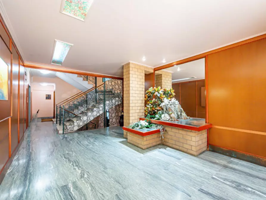 Immagine 40 di Appartamento in vendita  in Via delle Baleari 225 a Roma