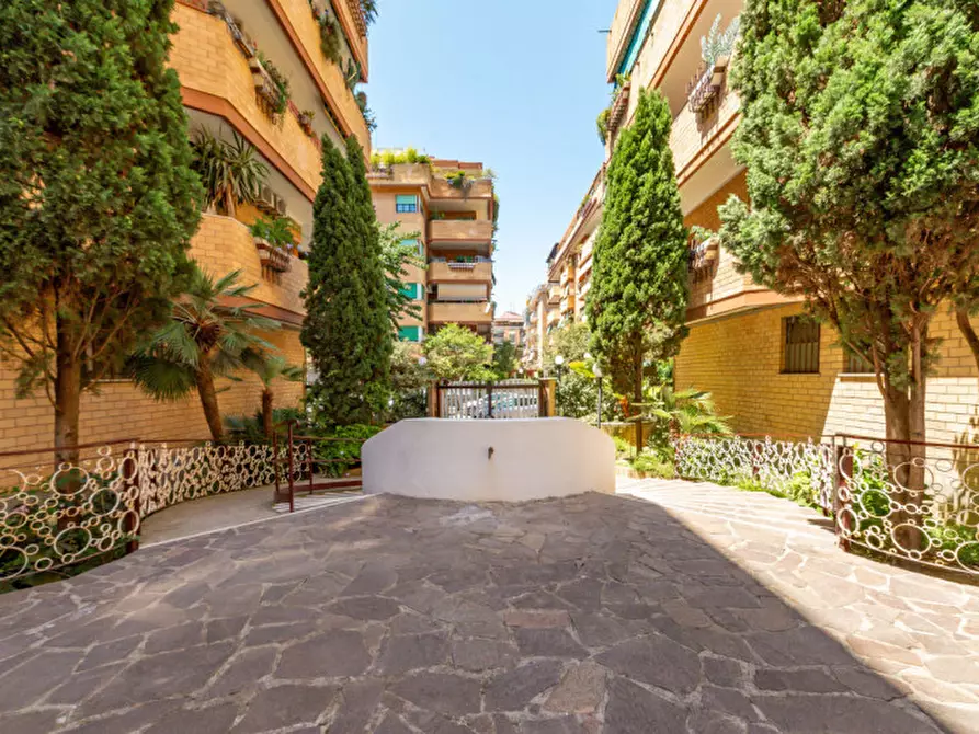 Immagine 41 di Appartamento in vendita  in Via delle Baleari 225 a Roma