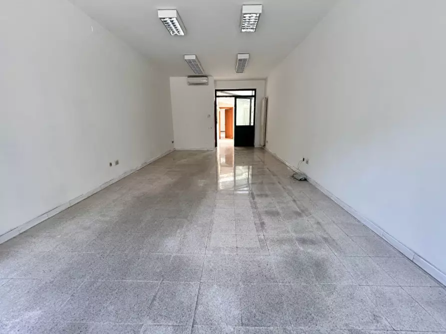 Immagine 2 di Negozio in vendita  in Viale della Pace, 287 a Vicenza