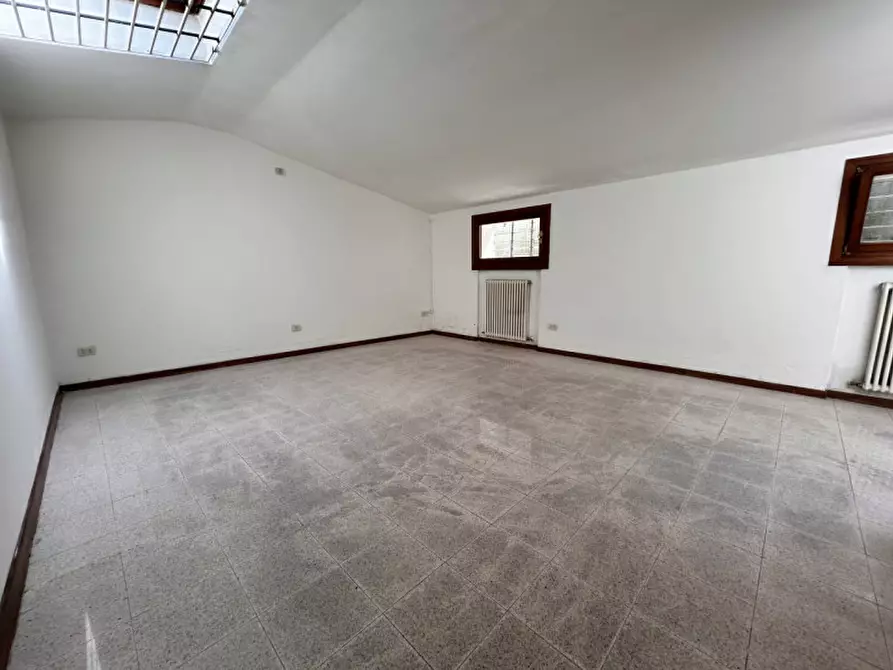 Immagine 6 di Negozio in vendita  in Viale della Pace, 287 a Vicenza